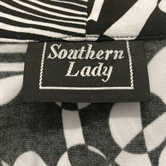 Southern Lady Fits Like 1X Black And White Blouse - Picture 5 of 5